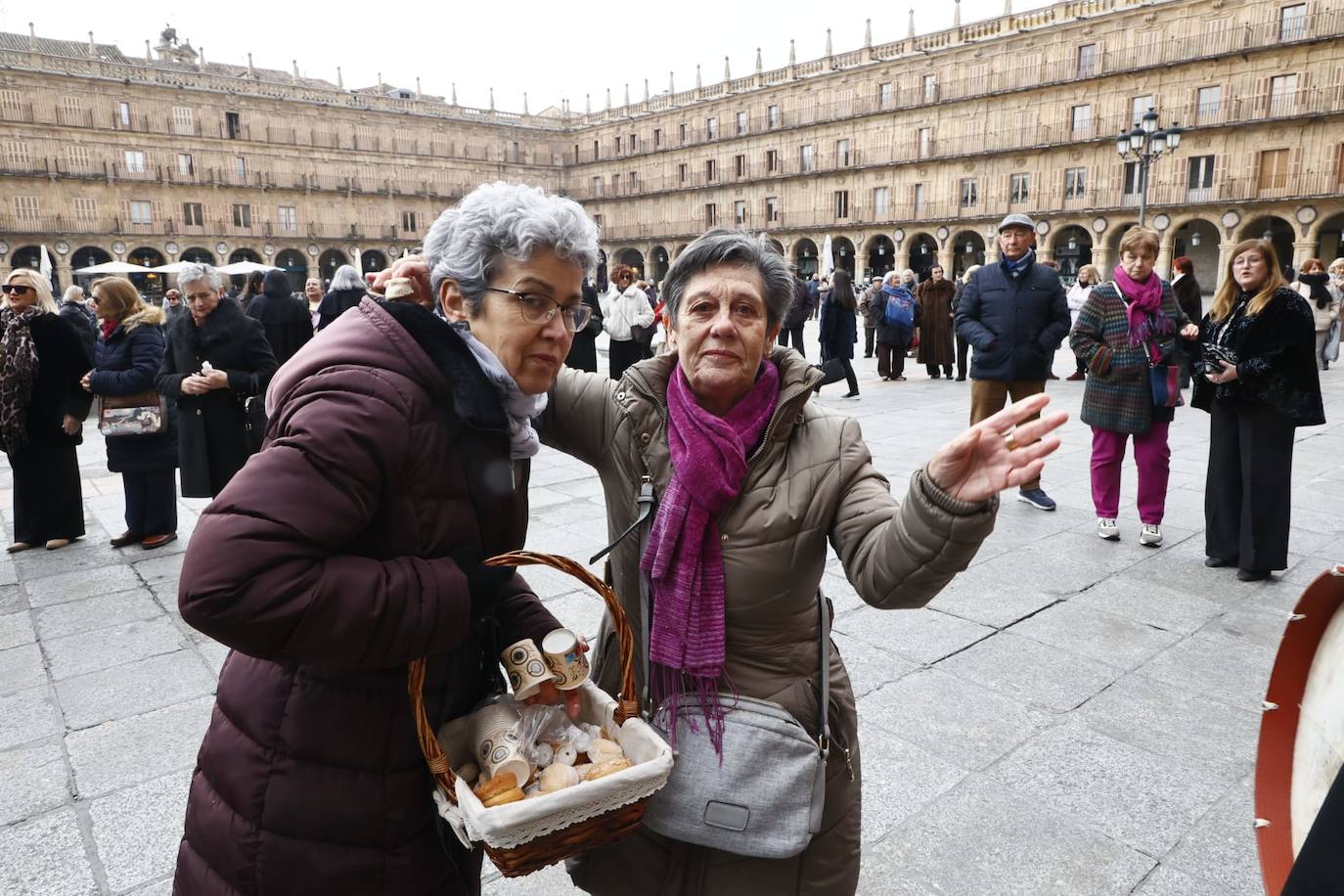 Las Águedas no fallan a la tradición e impregnan de alegría Salamanca en su día a ritmo de folclore