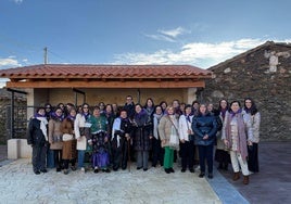 Las mujeres de Pizarral disfrutaron de una animada jornada festiva.