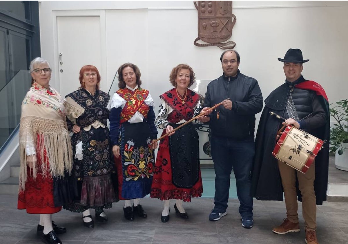 Las mujeres de Cespedosa de Tormes celebran la festividad de Santa Águeda