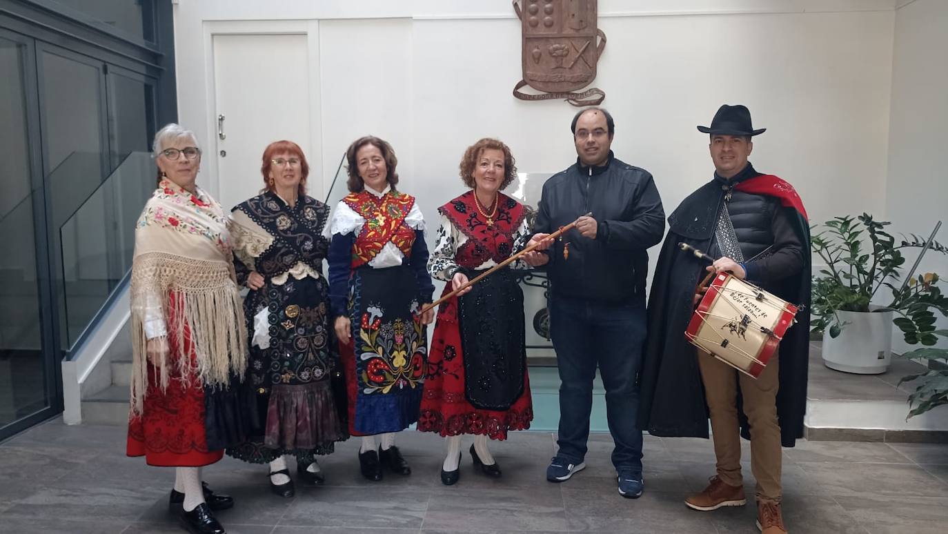 Las mujeres de Cespedosa de Tormes celebran la festividad de Santa Águeda