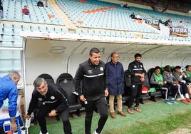 Guillermo Pérez, con chándal negro, junto a Rafael Dueñas.