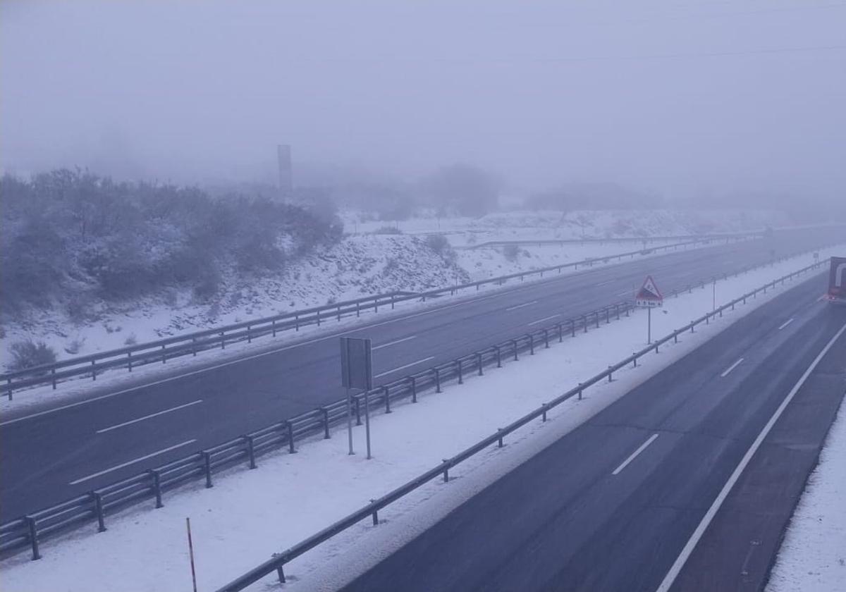 Imagen de una de las carreteras afectadas por la borrasca Ivo.