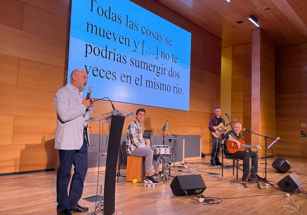 El grupo Baden Bah en uno de sus conciertos filosóficos.