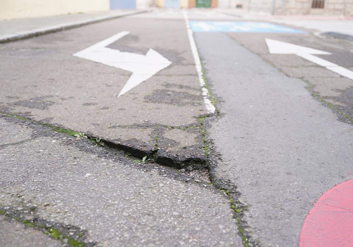 ¿Una carretera casi partida en dos?