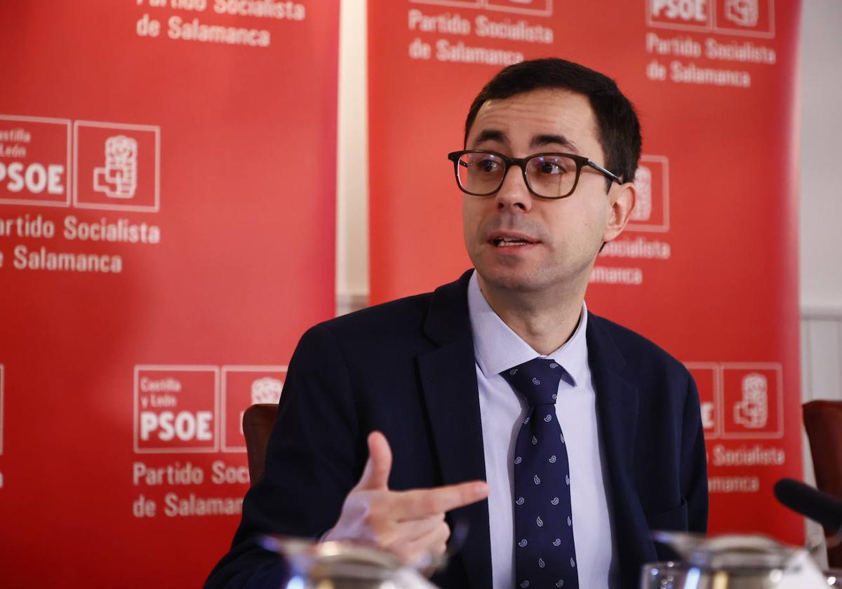 El portavoz socialista, José Luis Mateos, durante una rueda de prensa.