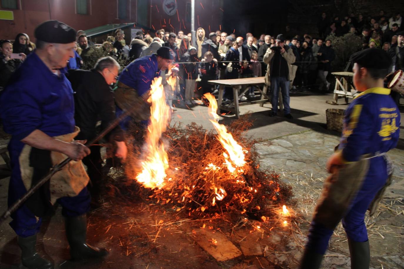 Guijuelo disfruta de su matanza nocturna