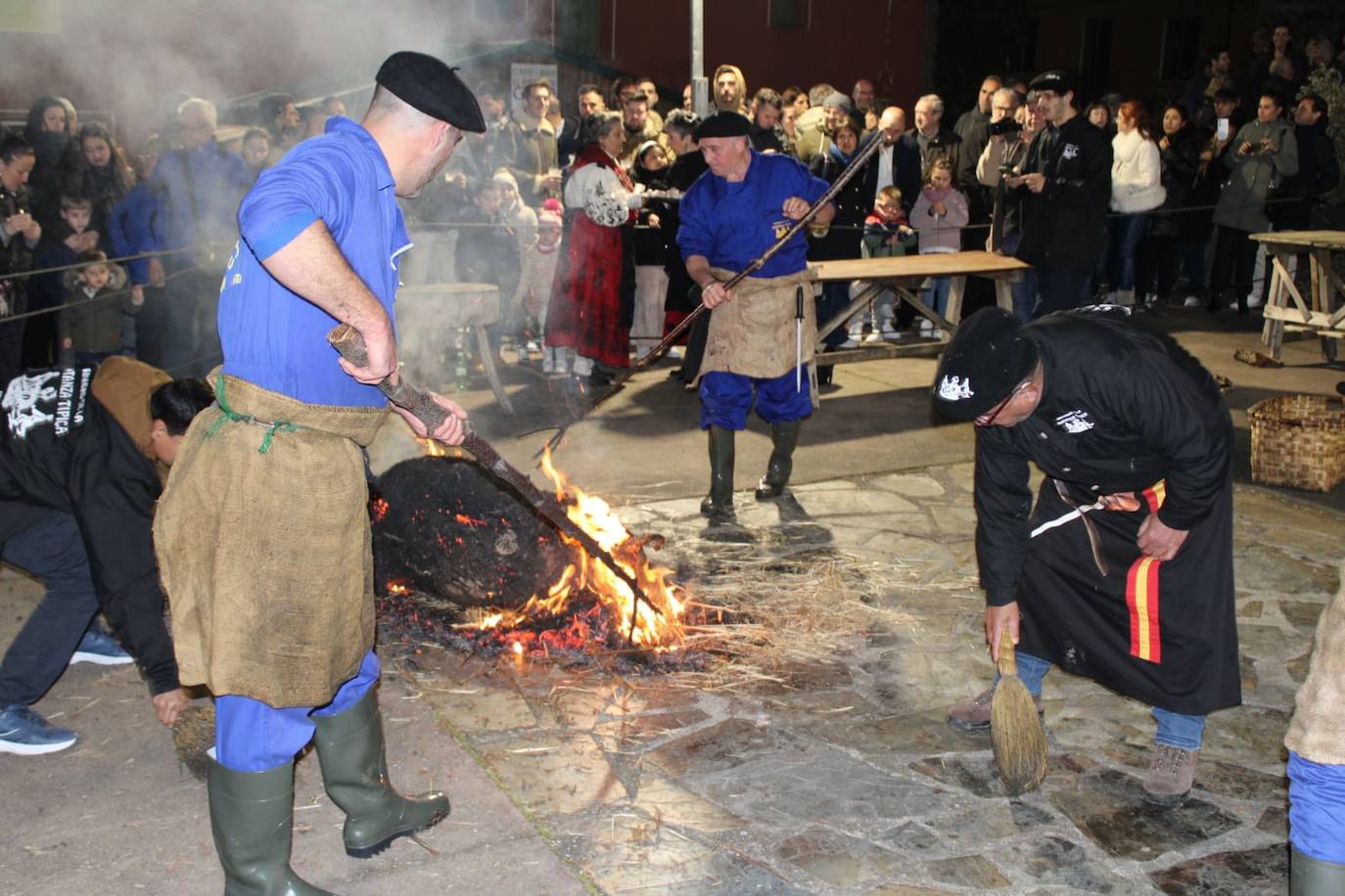 Guijuelo disfruta de su matanza nocturna