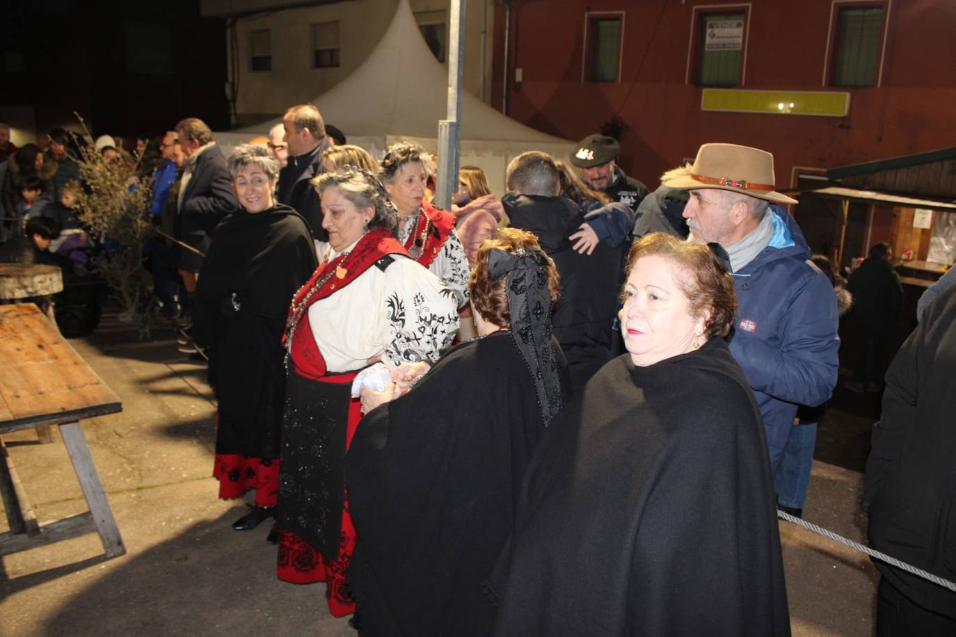 Guijuelo disfruta de su matanza nocturna