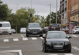 Coches circulando por Salamanca.