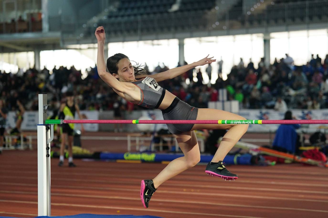 Las mejores imágenes de una gran tarde de atletismo culminada con el carrerón de Eva Santidrián