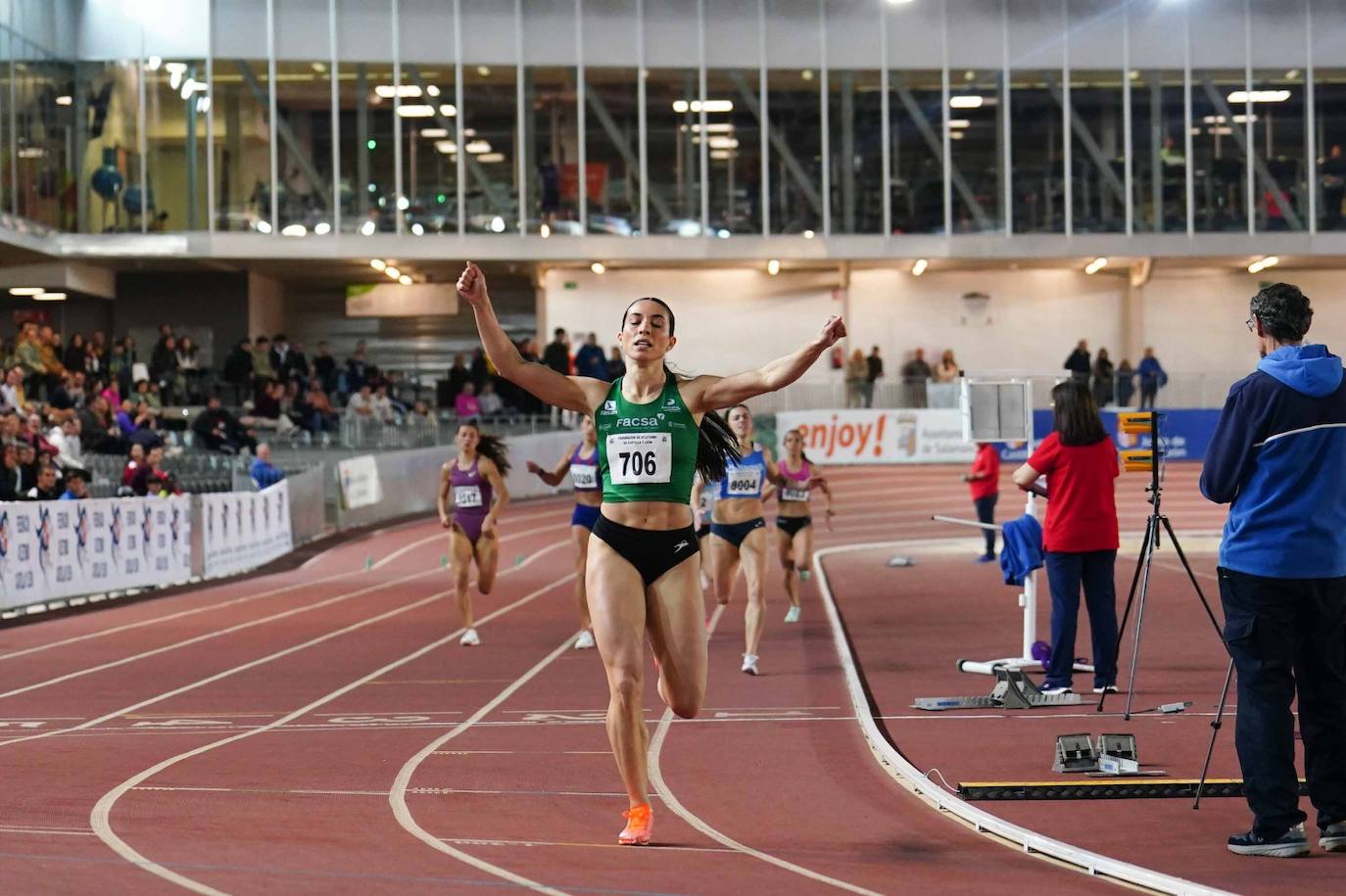 Las mejores imágenes de una gran tarde de atletismo culminada con el carrerón de Eva Santidrián