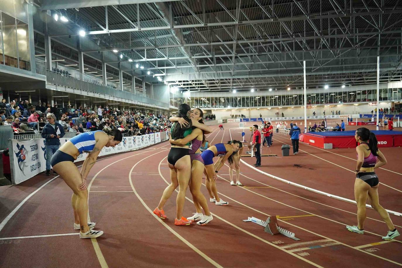 Las mejores imágenes de una gran tarde de atletismo culminada con el carrerón de Eva Santidrián