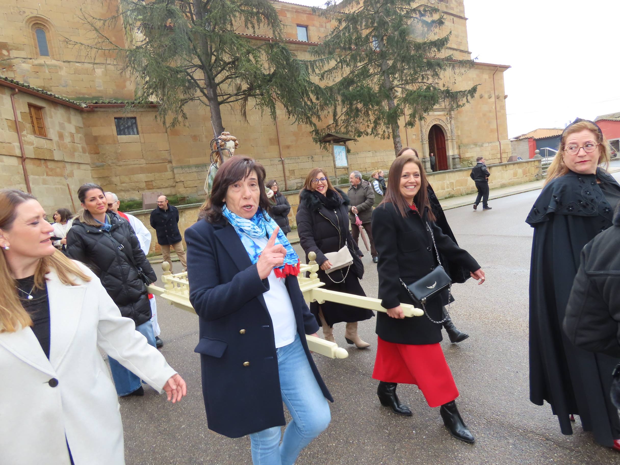 Una aguedera mayor, 63 mujeres y 14 mayordomas en Babilafuente