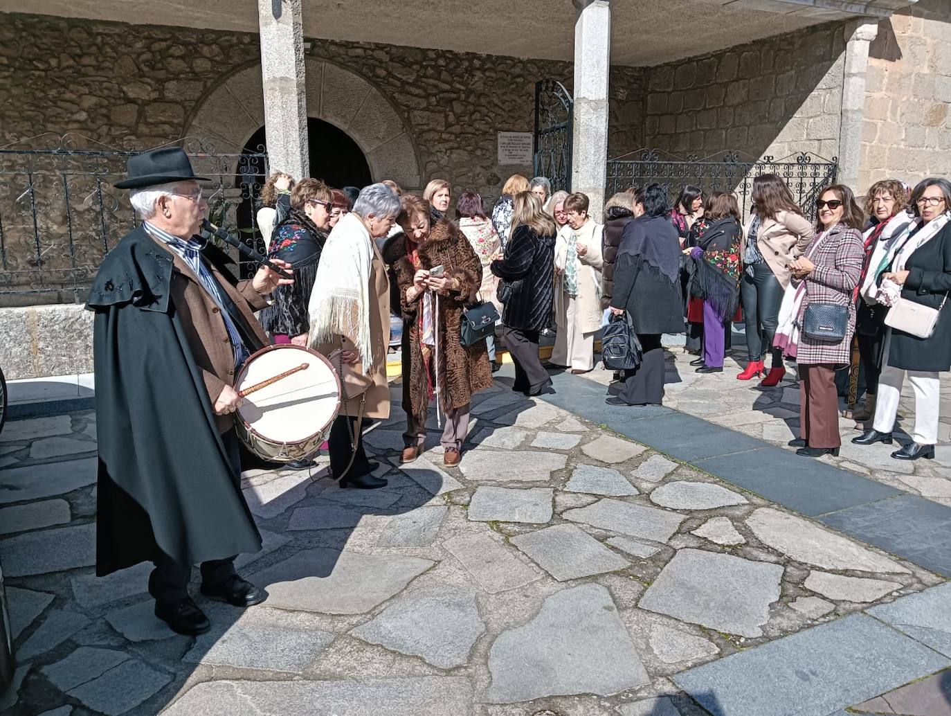 Animada celebración de las águedas en Linares de Riofrío