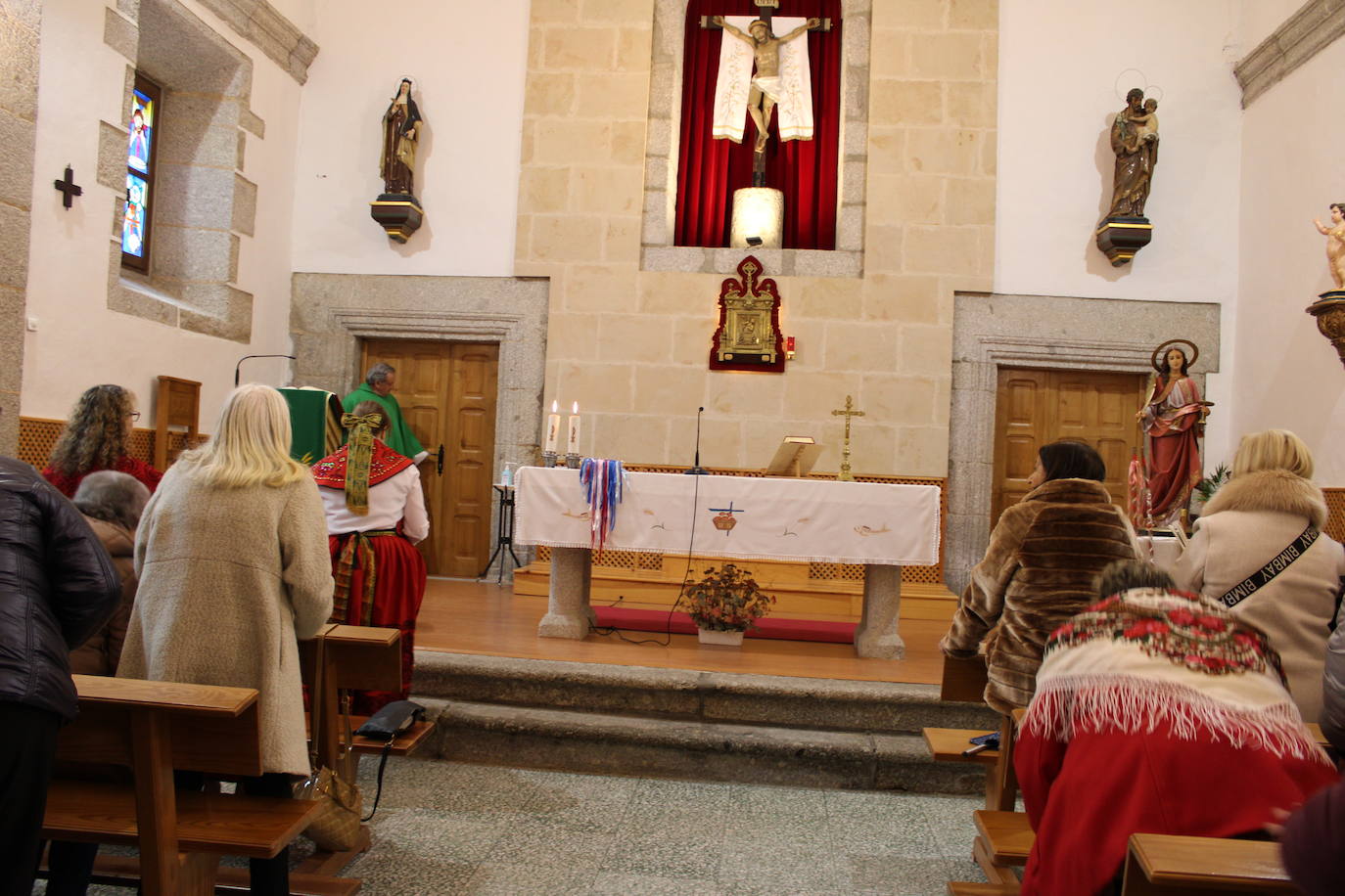 Las mujeres de Fuenterroble de Salvatierra celebran la festividad de Santa Águeda