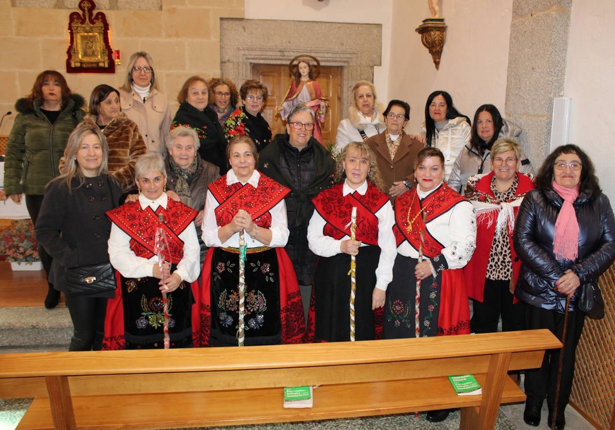 Las mujeres de Fuenterroble de Salvatierra celebran la festividad de Santa Águeda