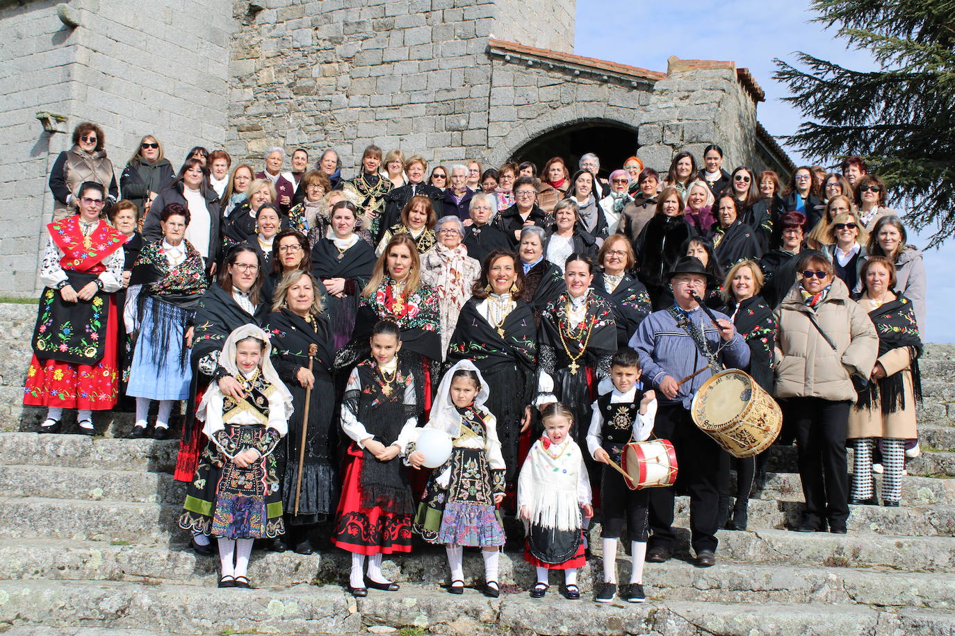 Las mujeres de Los Santos se vuelcan con las celebraciones en honor a Santa Águeda