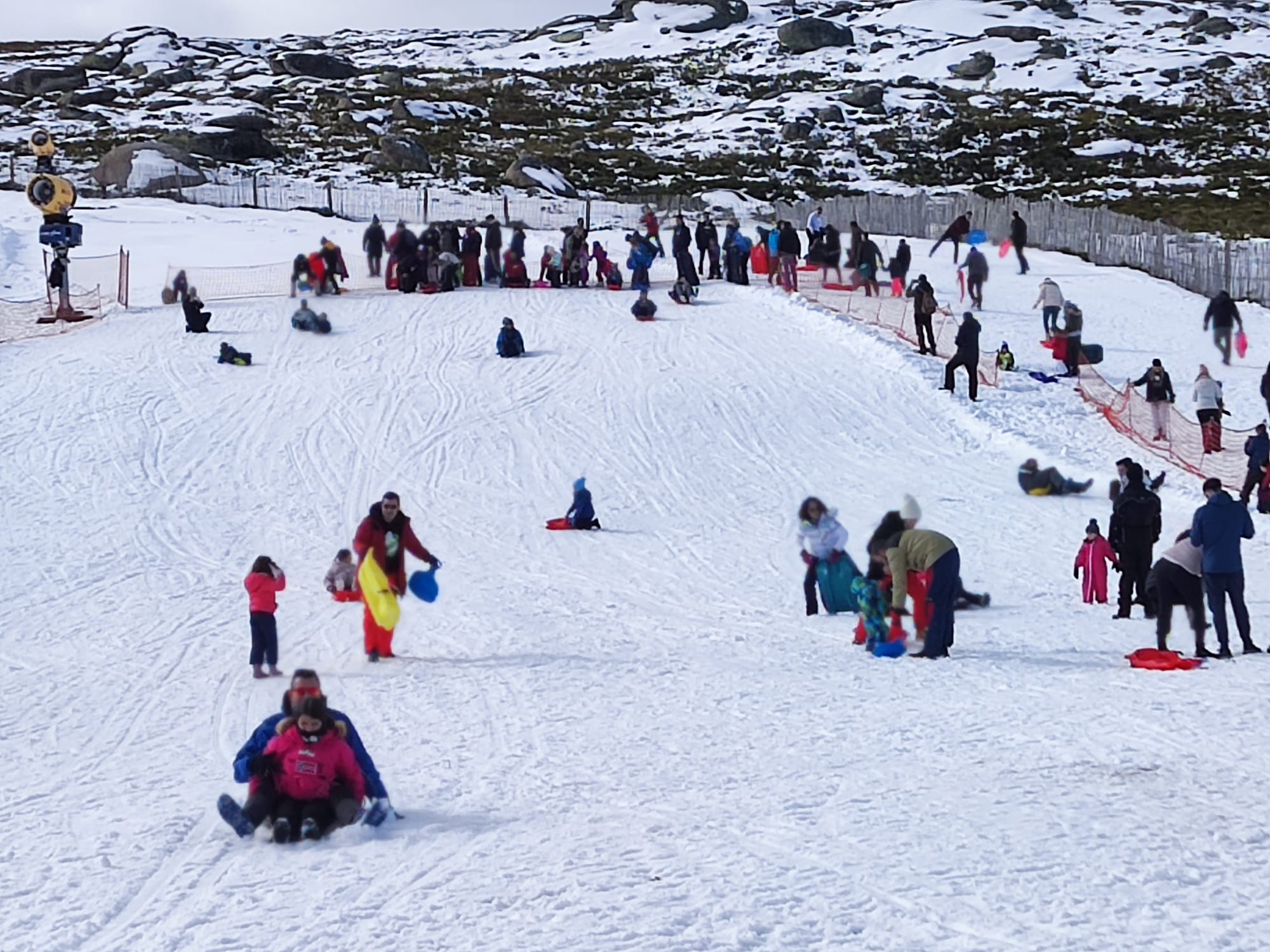 La Covatilla cierra su primer fin de semana de apertura con 3.400 personas para disfrutar de la nieve