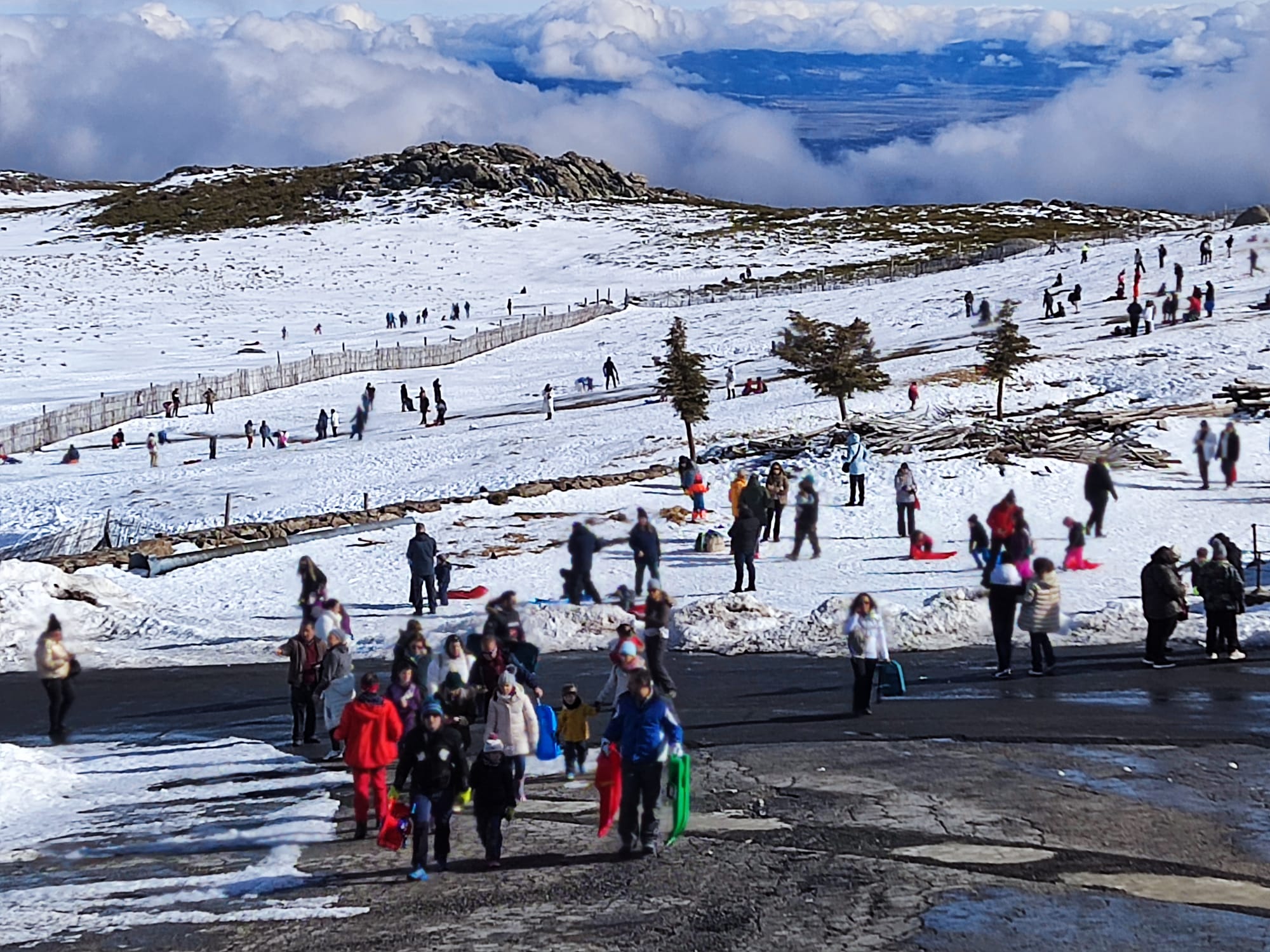 La Covatilla cierra su primer fin de semana de apertura con 3.400 personas para disfrutar de la nieve