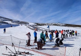 La Covatilla cierra su primer fin de semana de apertura con 3.400 personas para disfrutar de la nieve