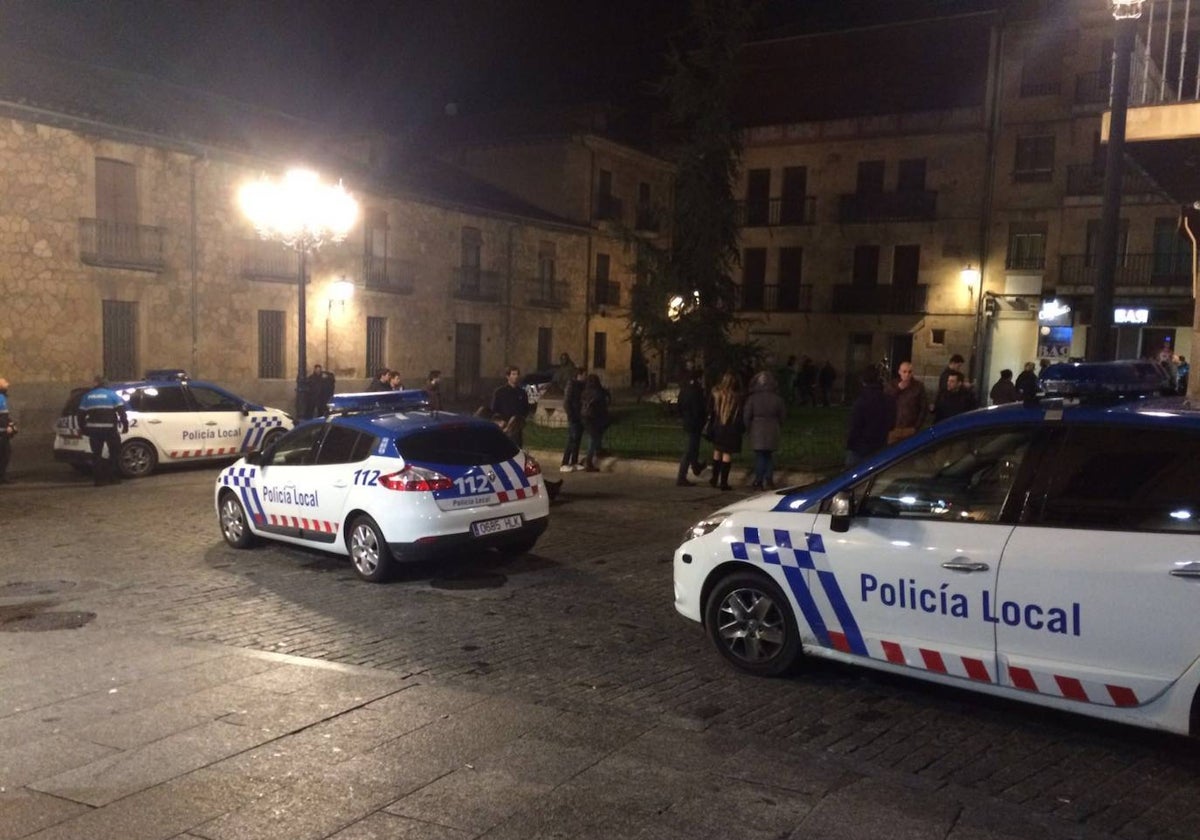 Policía con motivo de otro altercado en la plaza de Monterrey.