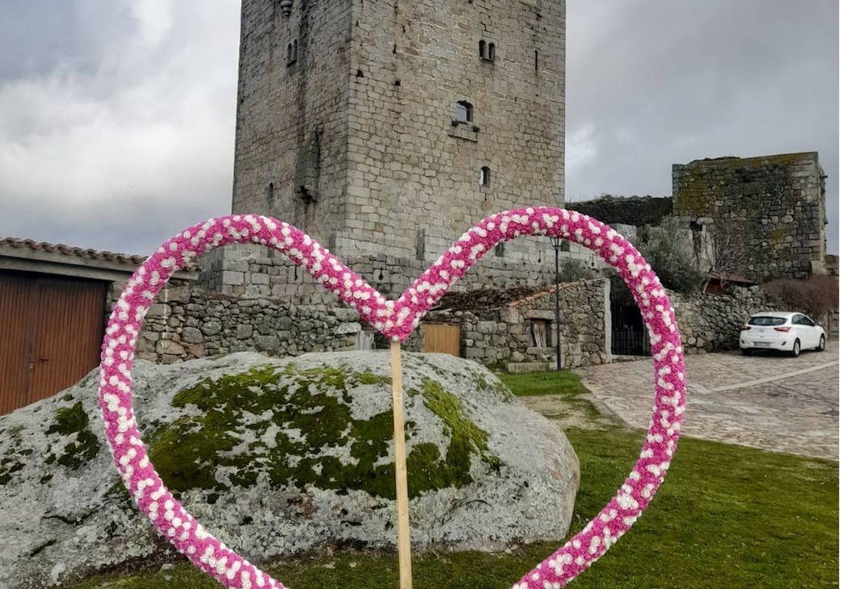 Corazón a modo de photocall, en San Felices.