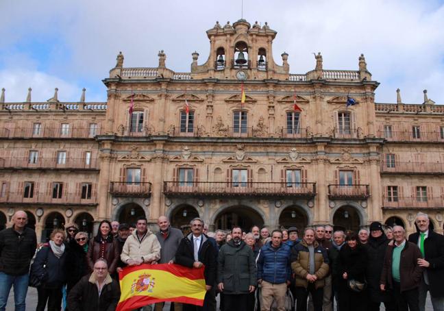 Foto de familia del partido político VOX en Salamanca.