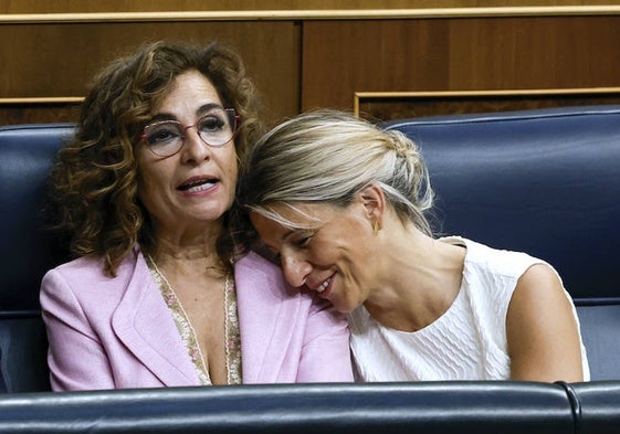 Las ministras María Jesús Montero y Yolanda Díaz.