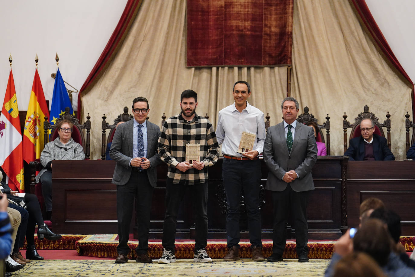 La Universidad rinde homenaje al personal técnico, de gestión y de administración y servicios