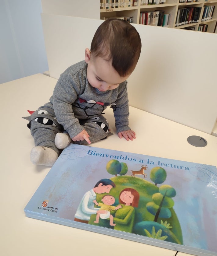 Imagen secundaria 2 - El programa «Bienvenidos a la lectura» en Alba de Tormes incorpora 24 niños