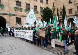 Concentración a las puertas de la Subdelegación del Gobierno.