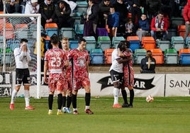 Final del derbi de hace unas semanas entre el Salamanca UDS y el Guijuelo.