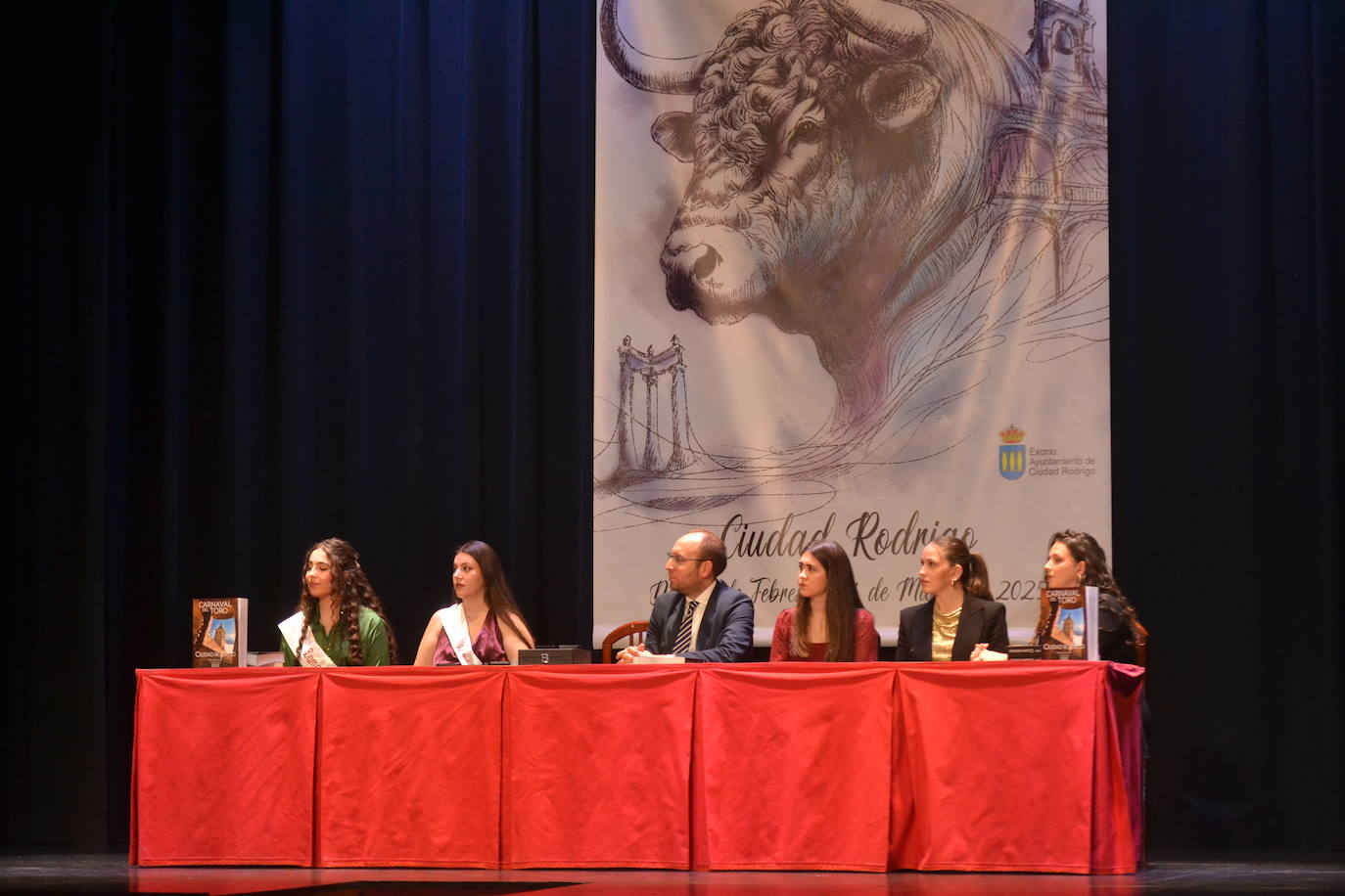 El Carnaval del Toro arranca la cuenta atrás con la proclamación de Reina y Damas