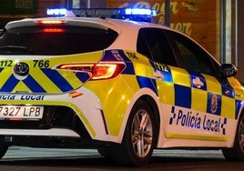 Un vehículo de la Policía Local en las calles de Salamanca.