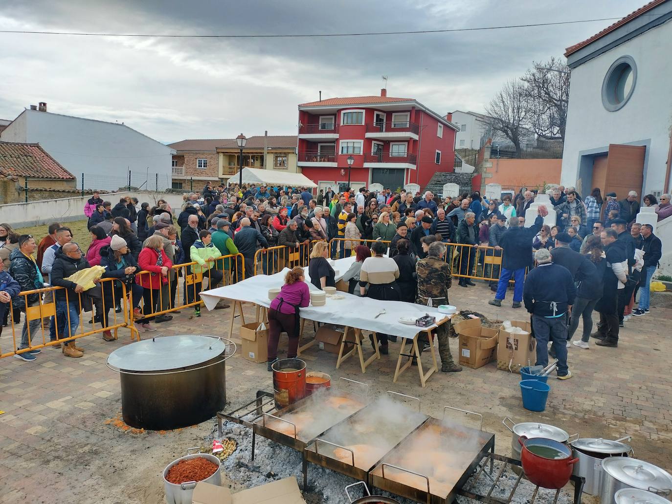 Santibáñez de Béjar disfruta de una multitudinaria fiesta de la matanza