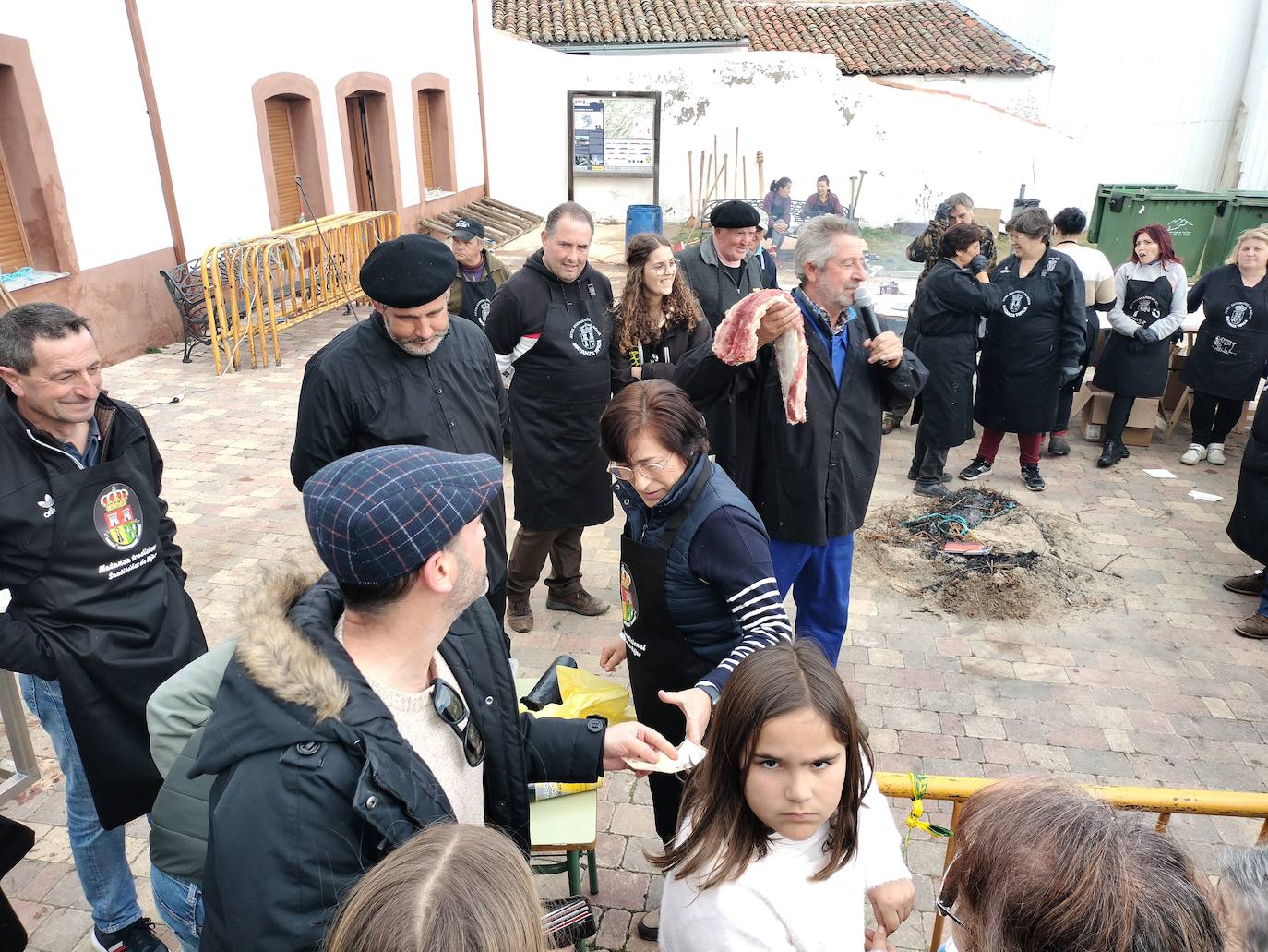 Santibáñez de Béjar disfruta de una multitudinaria fiesta de la matanza