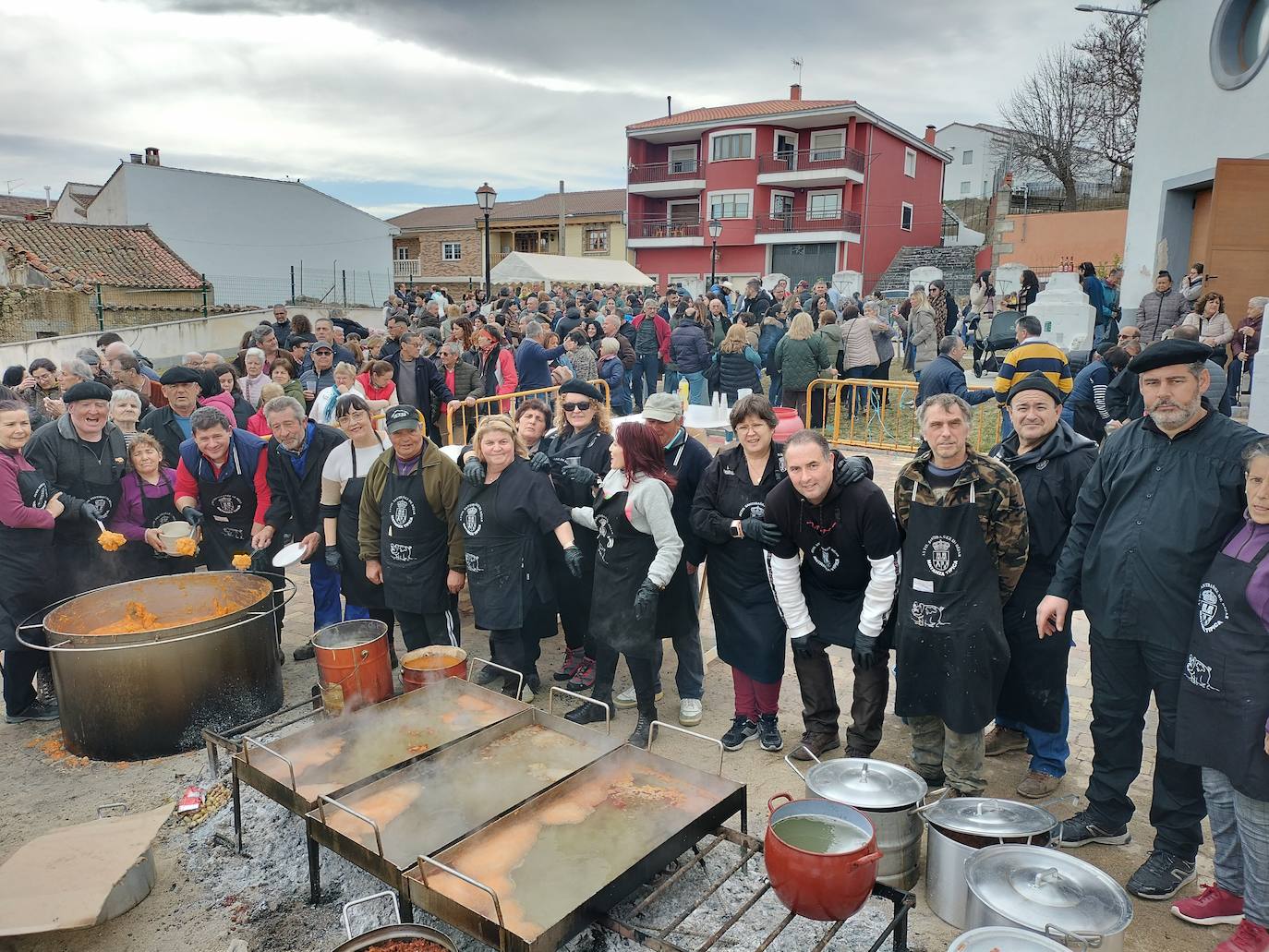 Santibáñez de Béjar disfruta de una multitudinaria fiesta de la matanza