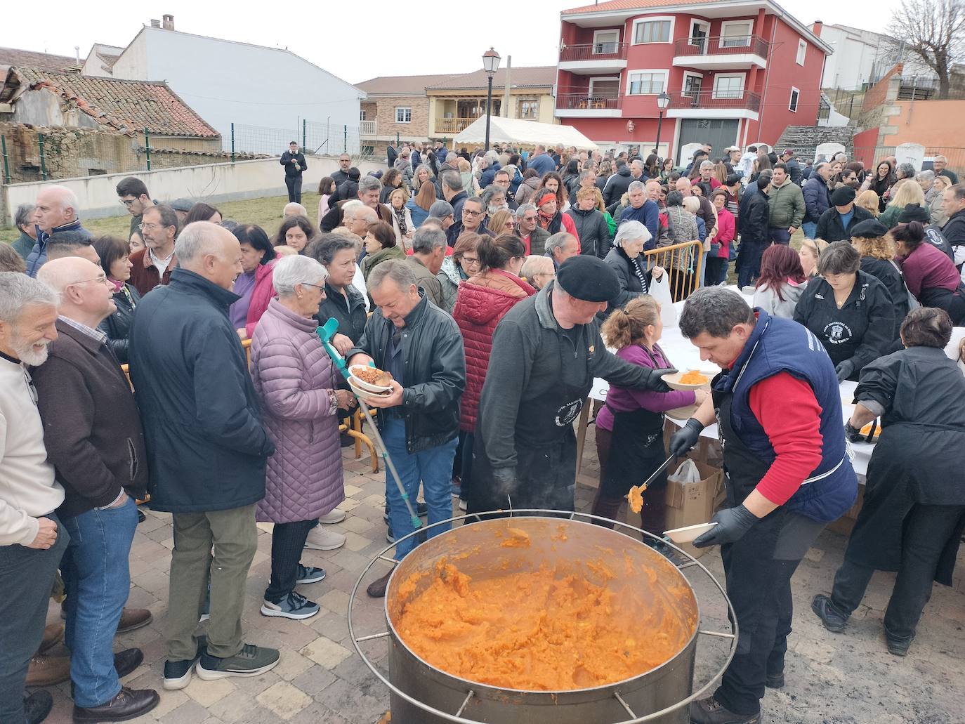 Santibáñez de Béjar disfruta de una multitudinaria fiesta de la matanza