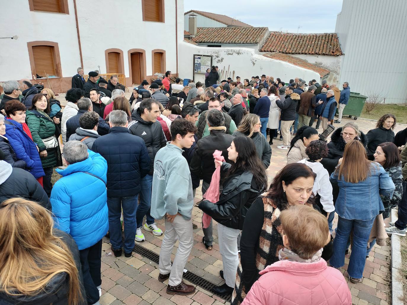 Santibáñez de Béjar disfruta de una multitudinaria fiesta de la matanza