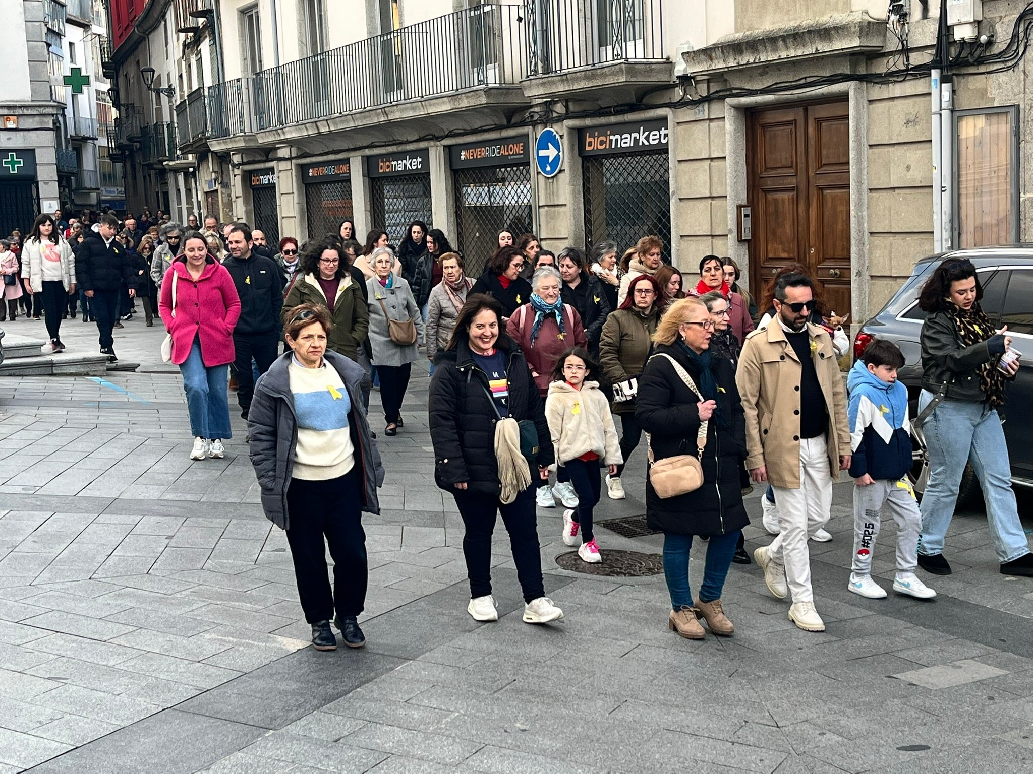 Béjar colabora con la lucha contra el cáncer infantil en la V marcha dorada