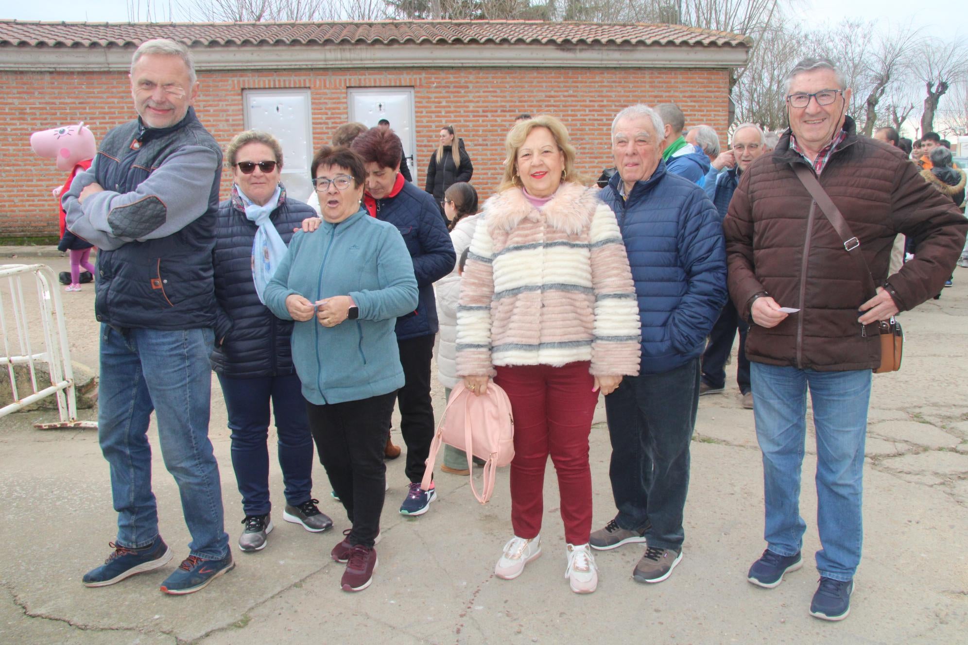 El público honra la fiesta de la matanza tradicional en Matilla de los Caños