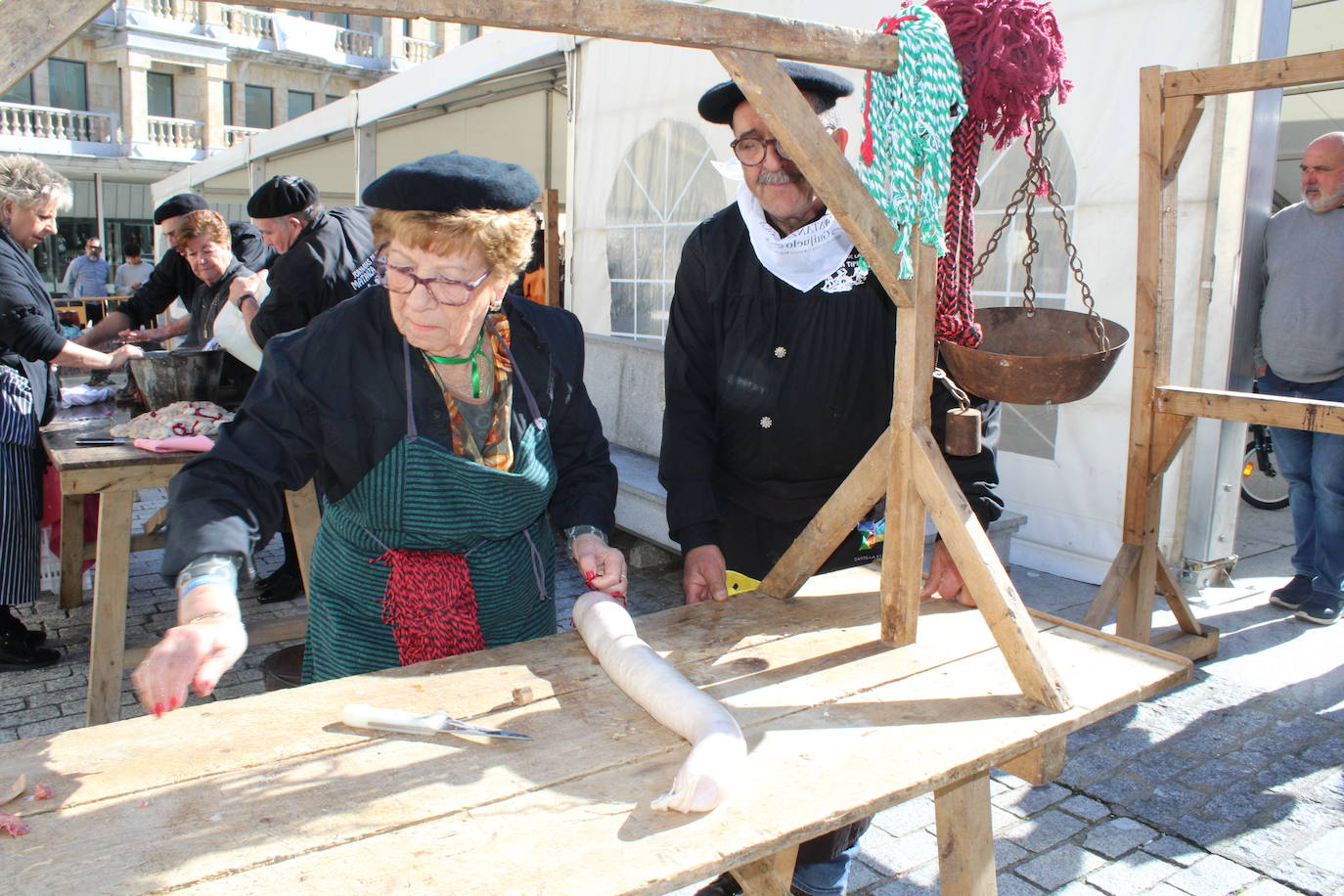 Guijuelo disfruta de una animada fiesta del mondongo