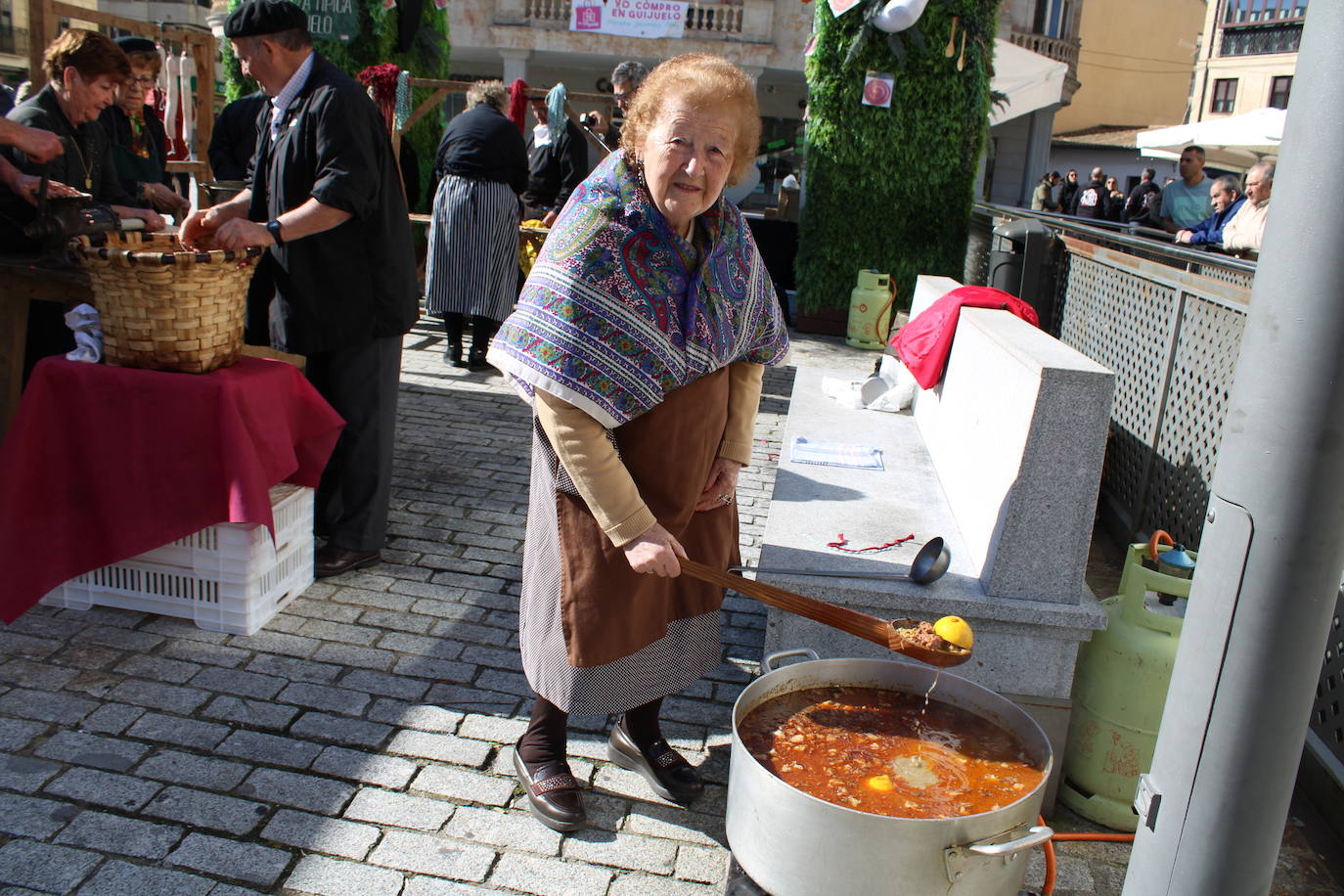 Guijuelo disfruta de una animada fiesta del mondongo