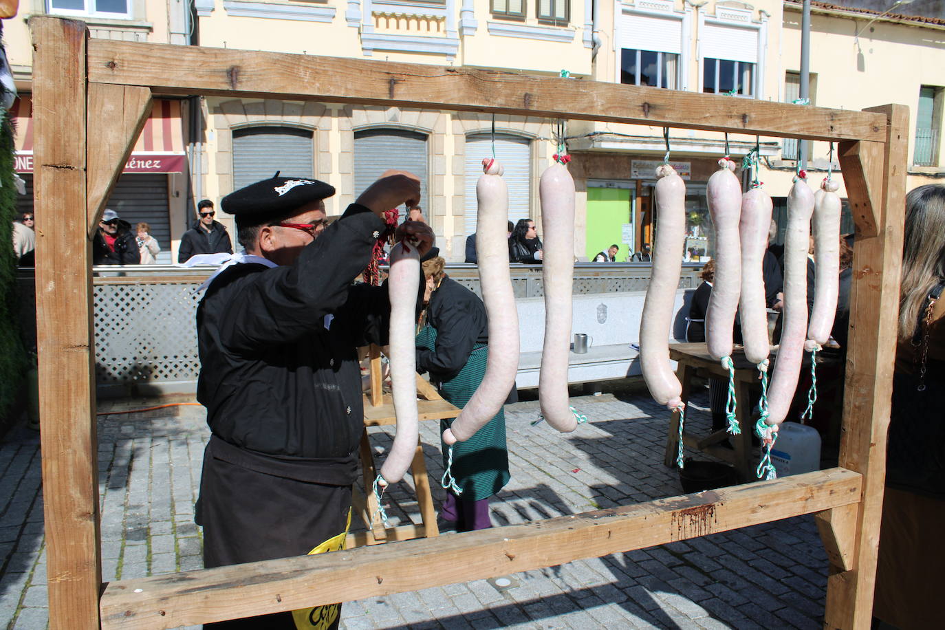 Guijuelo disfruta de una animada fiesta del mondongo