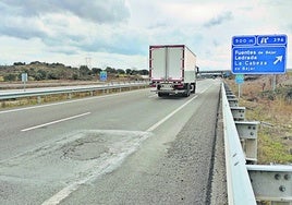 Los baches y la gravilla suelta reaparecen en el tramo de Guijuelo a Sorihuela de la A-66.