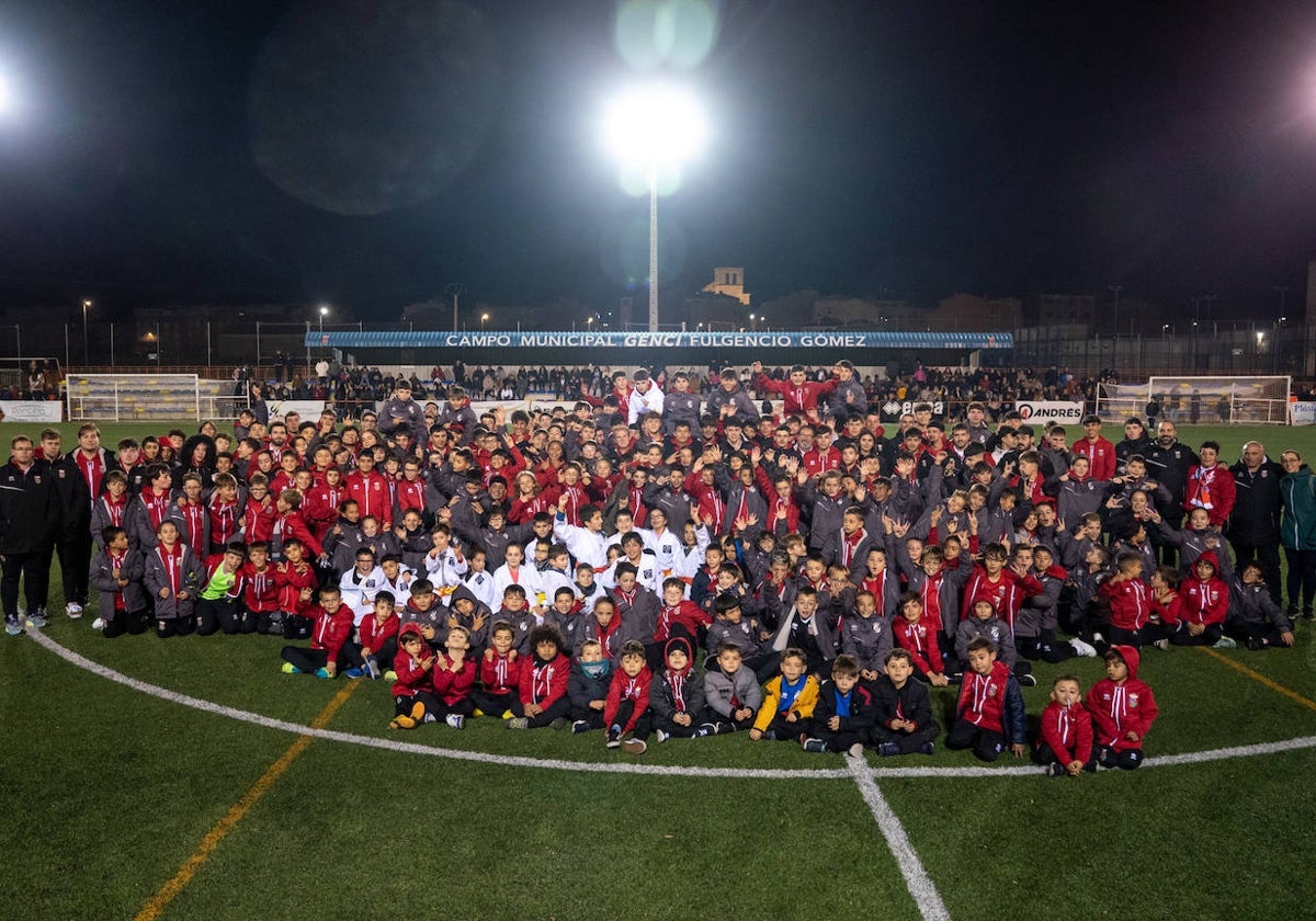 La gran familia del fútbol base en Villares de la Reina