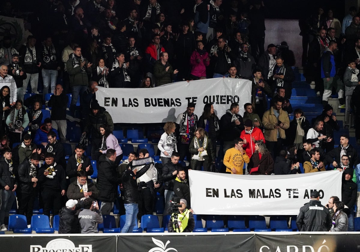 Pancarta desplegada en el Fondo Oeste del Reina Sofía durante el último choque en el Reina Sofía.