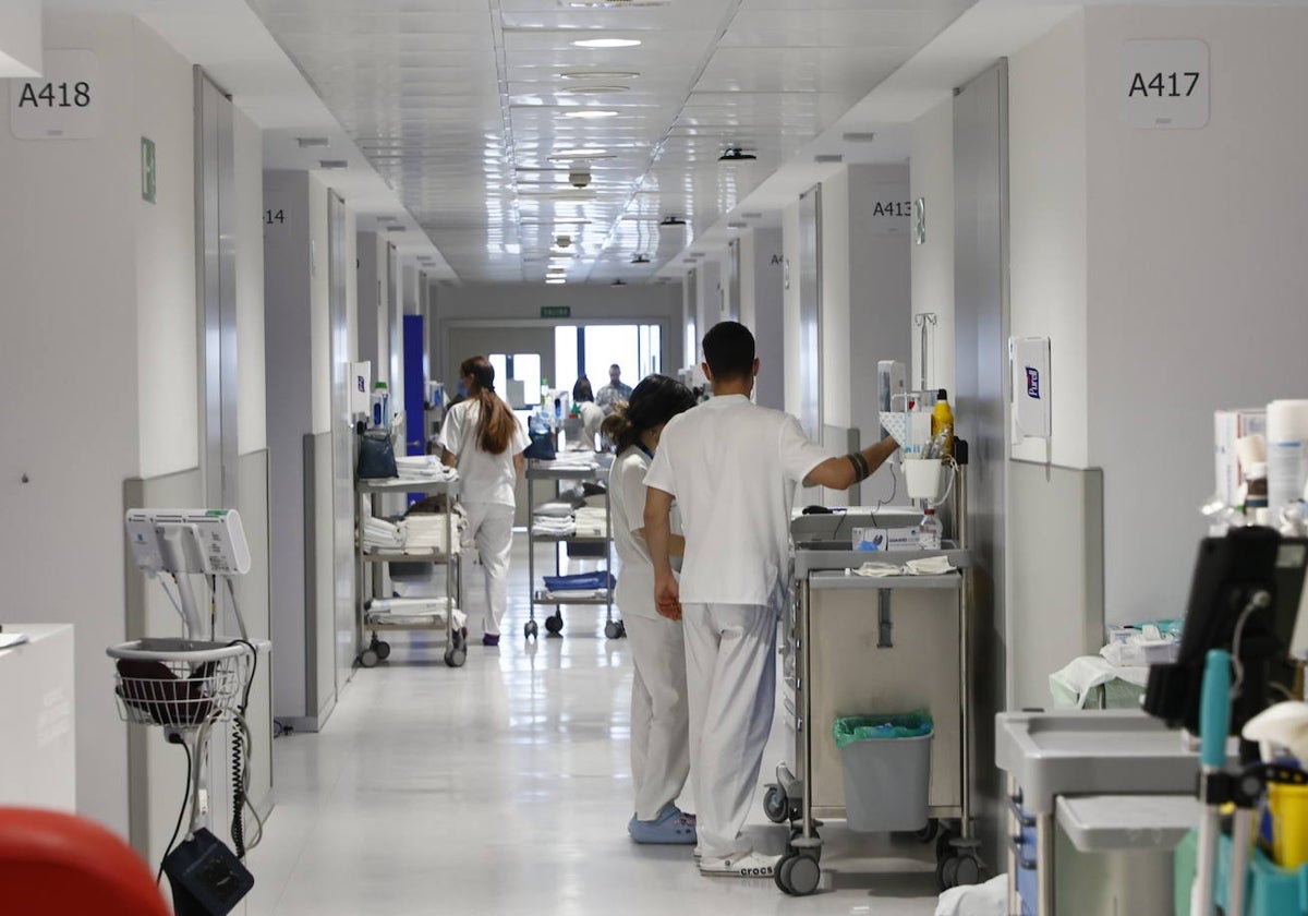 Personal de Enfermería, trabajando en una de las plantas del Hospital de Salamanca.