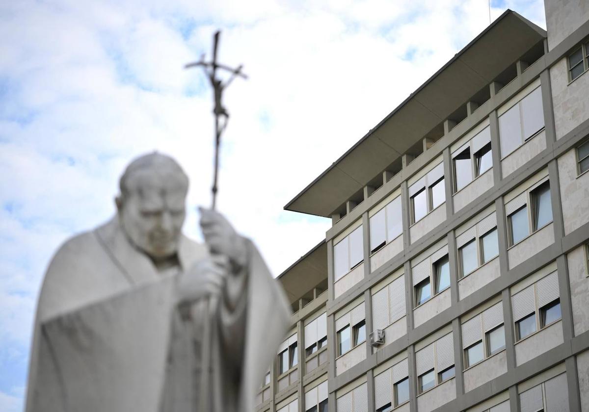 El Papa cancela la Audiencia Jubilar del sábado por su hospitalización y delega en Fisichella para la misa del domingo