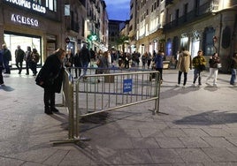 Imagen de la ubicación en la que se encontraba la estatua de Vicente del Bosque en la plaza del Liceo.